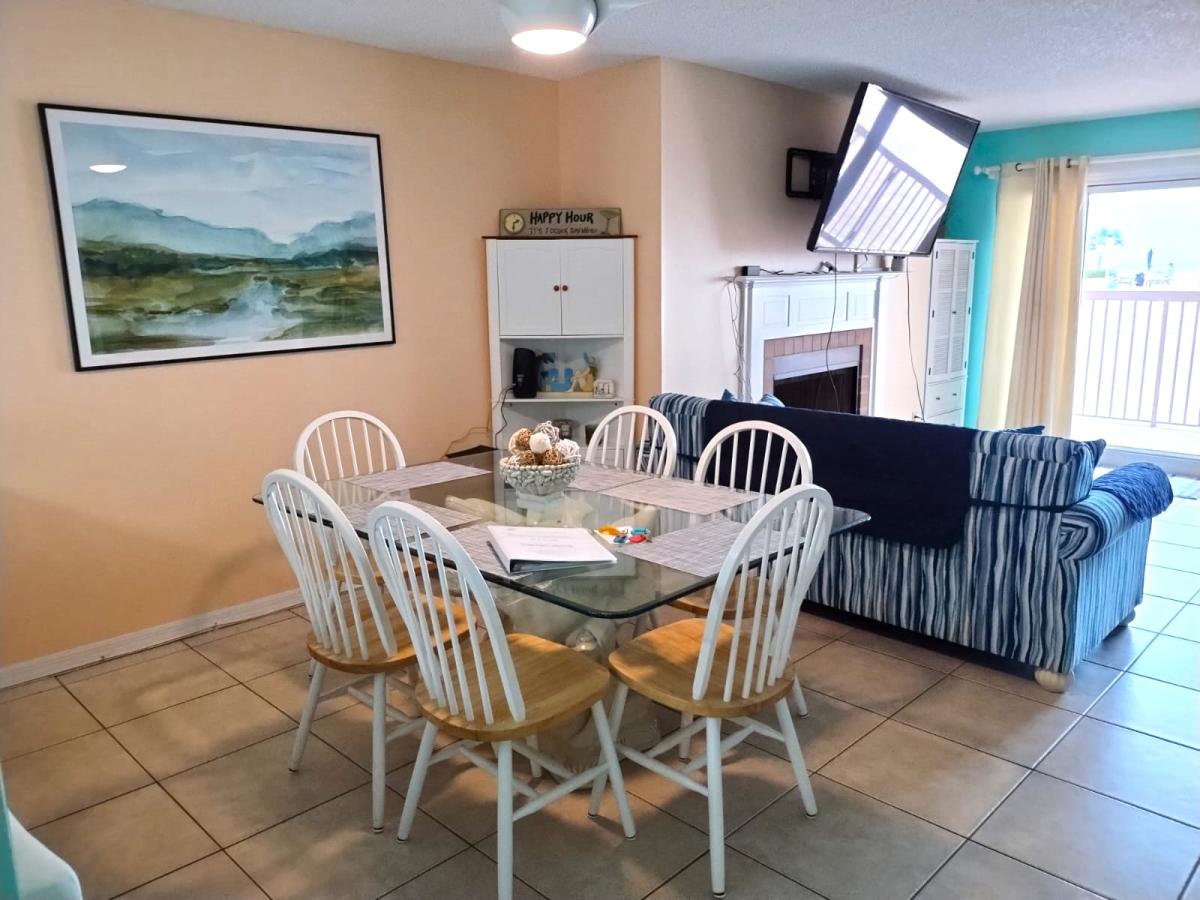 DINING-LVRM-TV