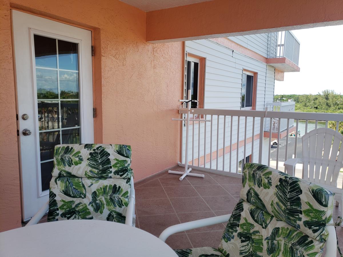 balcony-off-of-kitchen