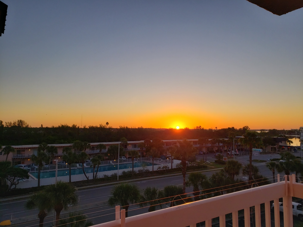 bdrm-balcony-view-of-sunrise 