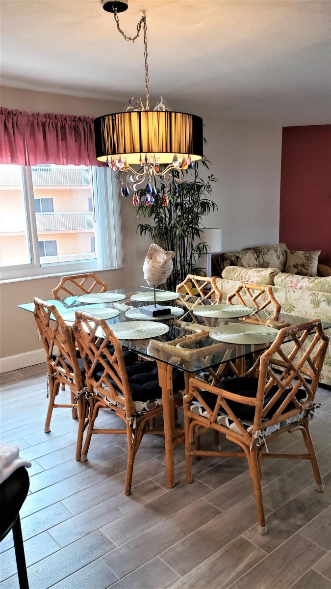 dining-area-w-chandelier-a