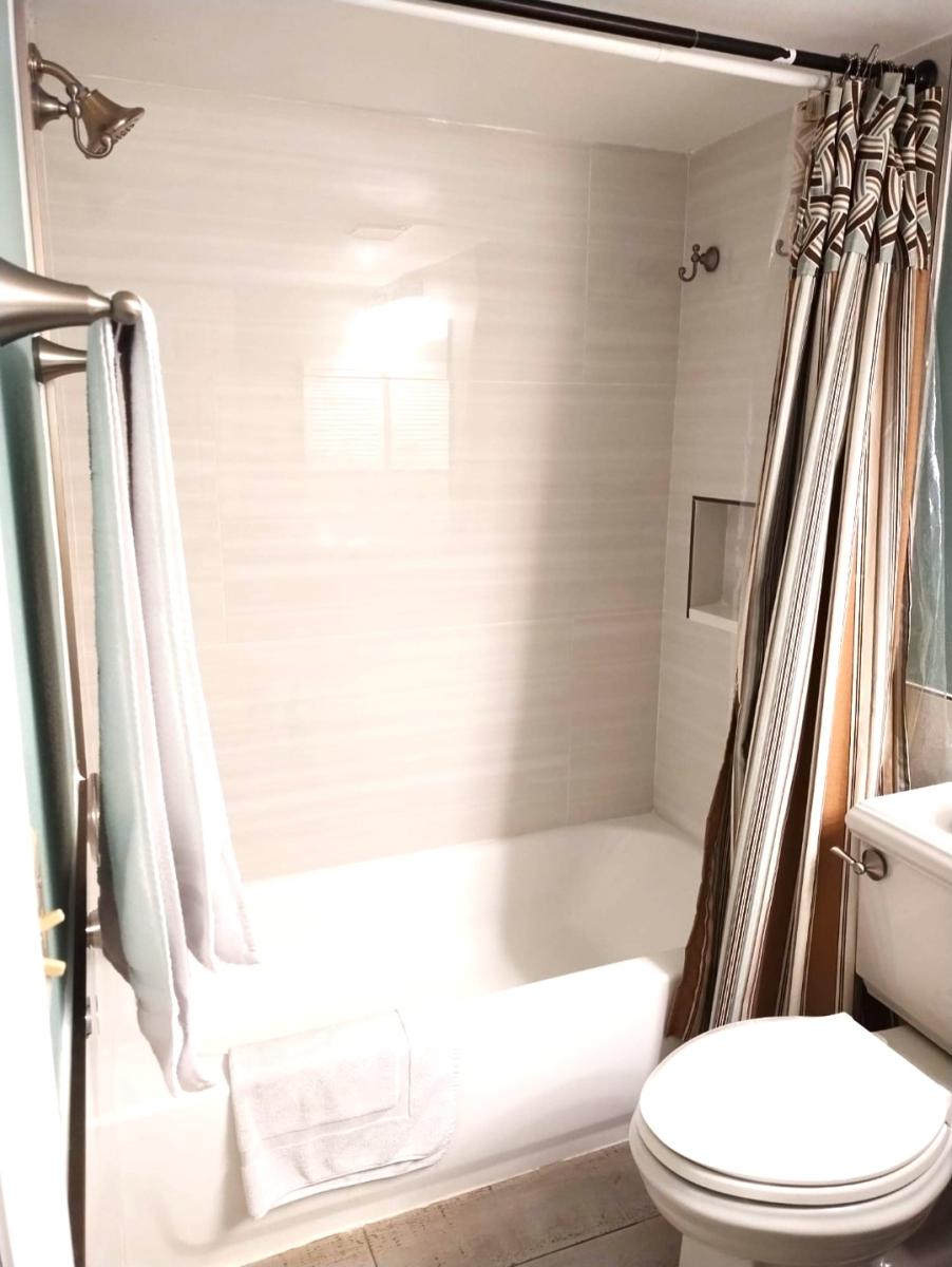 guest-tub-shower-