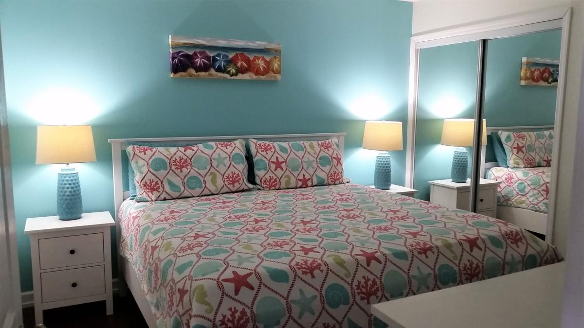107-2nd_KING_bdrm