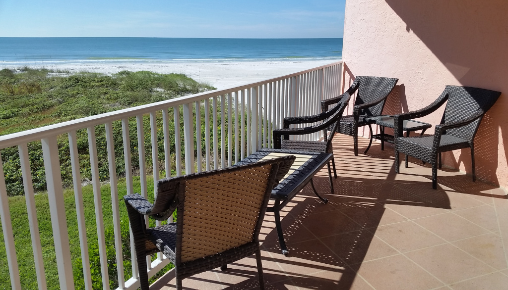 1107 daytime balcony