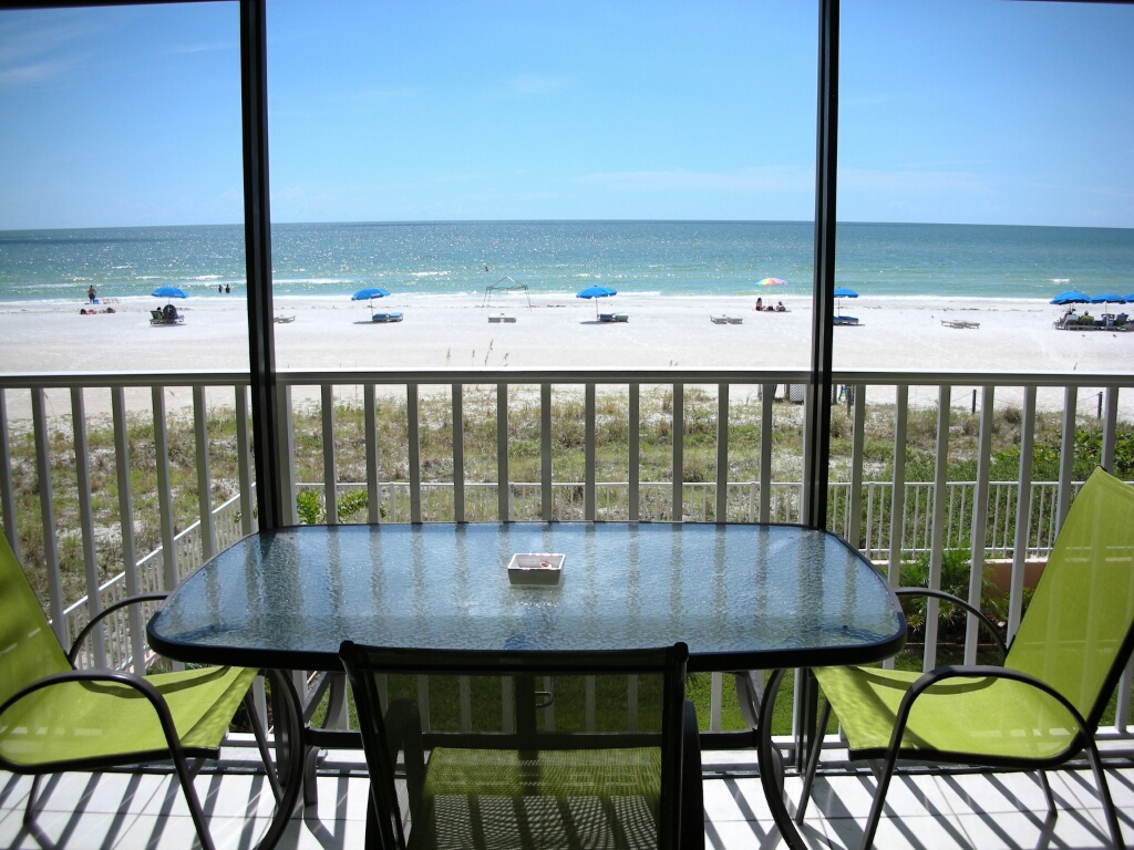 BP_107_Balcony_Furniture_and_view_to_Gulf_of_Mexico