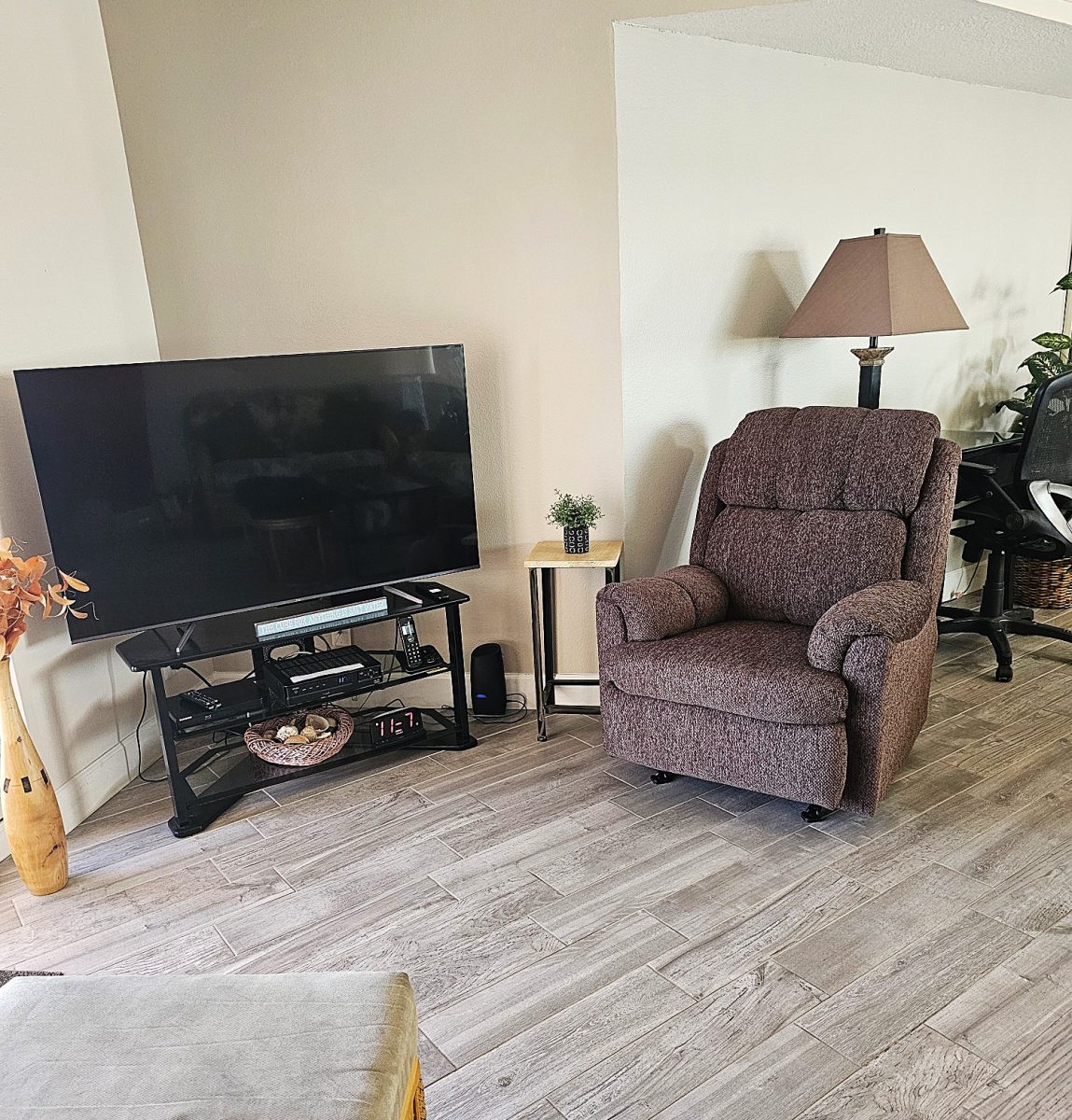 lvrm-11-2025-recliner