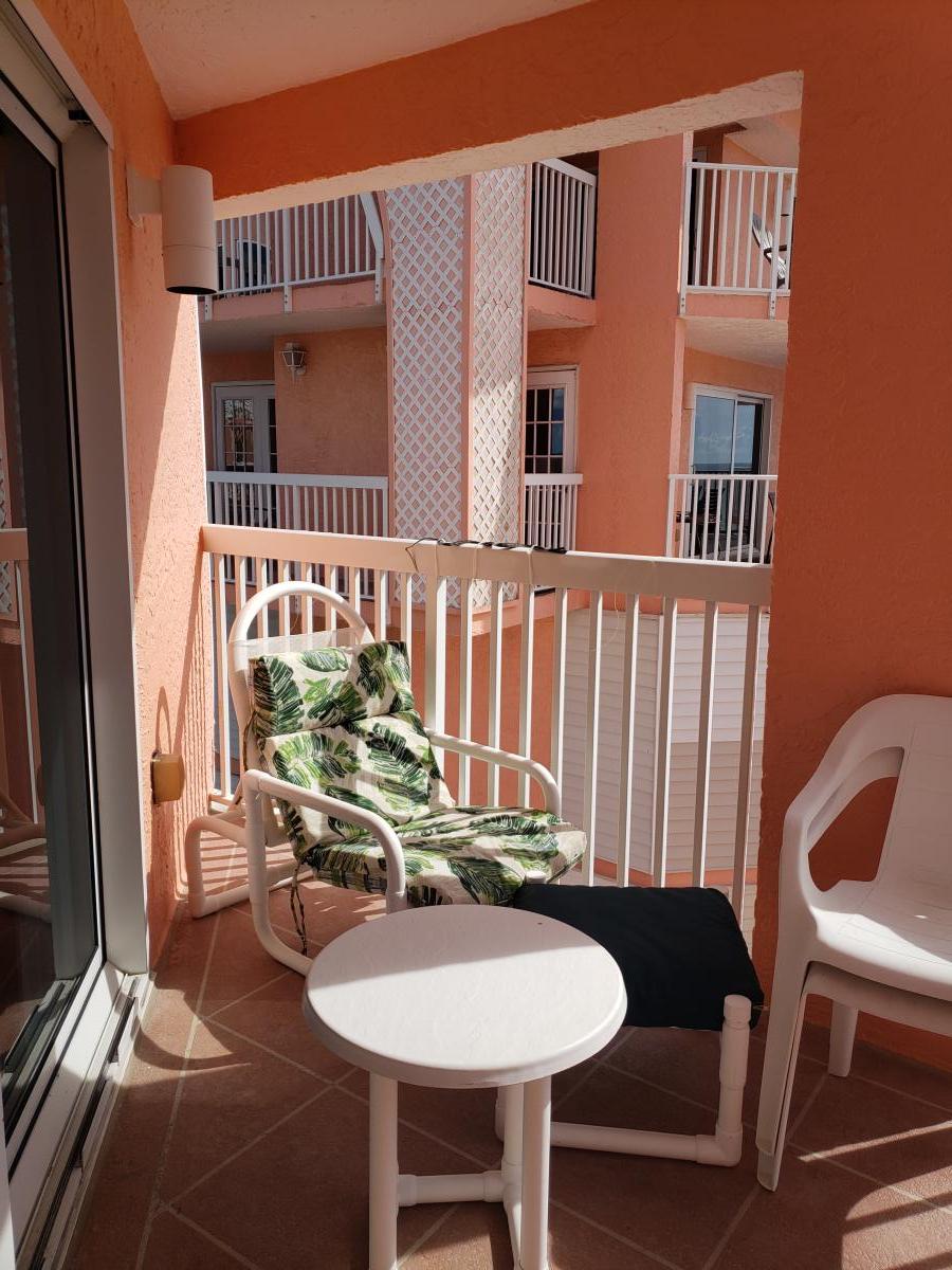 lvrm-balcony-to-pool-and-water-1