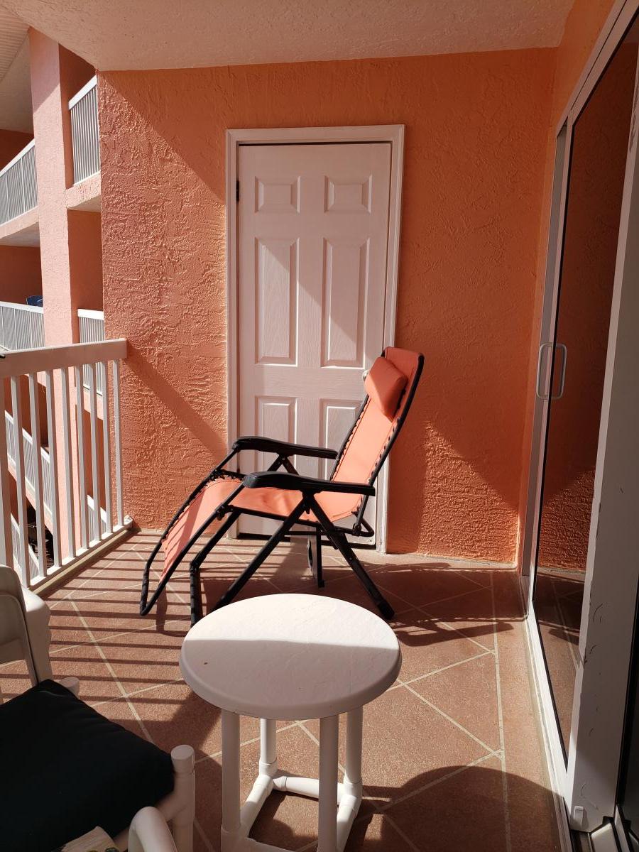 lvrm-balcony-to-pool-and-water-2