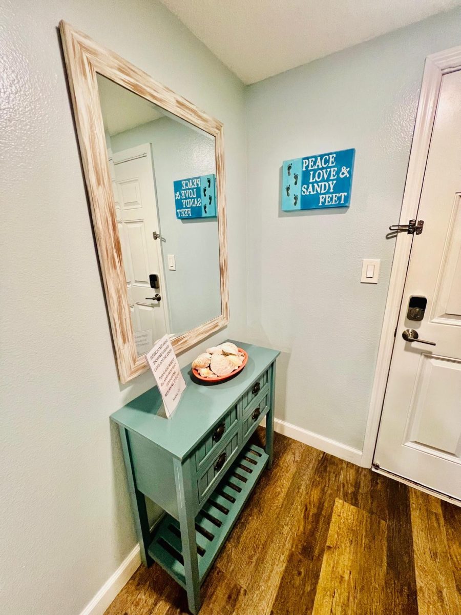 1-entrance-way-to-condo