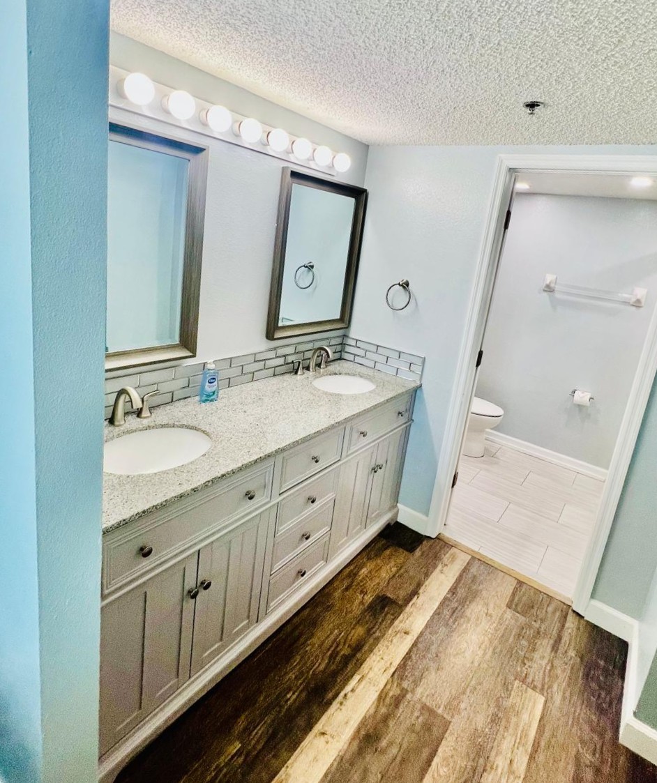 1-mstr-bath-sinks